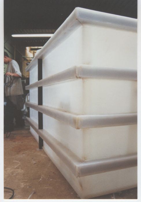 CONTENEDORES EN POLIETILENO - DIRA