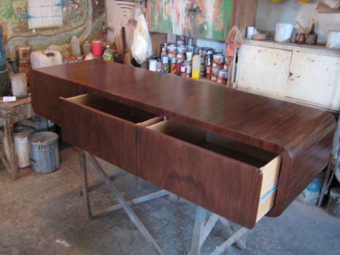 Cajonera empotrada a muro. - 