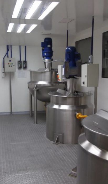 TANQUE CON CHAQUETA DE CALENTAMIENTO O ENFRIAMIENTO Y MARMITA EN ACERO INOXIDABLE - INOX ACERO