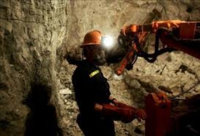 SERVICIO Y MANTENIMIENTO DE EQUIPO MINERO - 