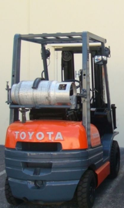 MONTACARGAS SEMINUEVOS EN VENTA   - 