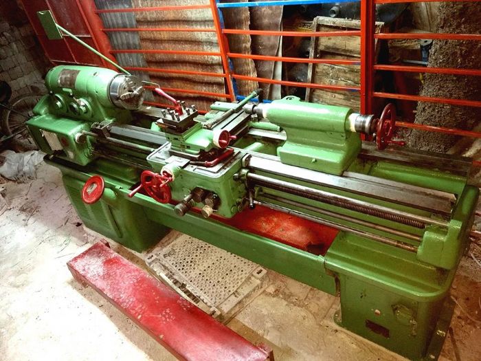 2 Tornos uno con capacidad de 3HP 1.70M entre puntos  y otro de 1M entre puntos con motor de 3/4 HP - 